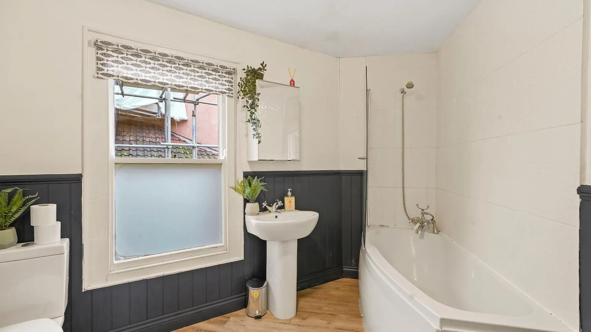The Penthouse On Bristols Iconic Harbourside Apartment 0*, Bristol