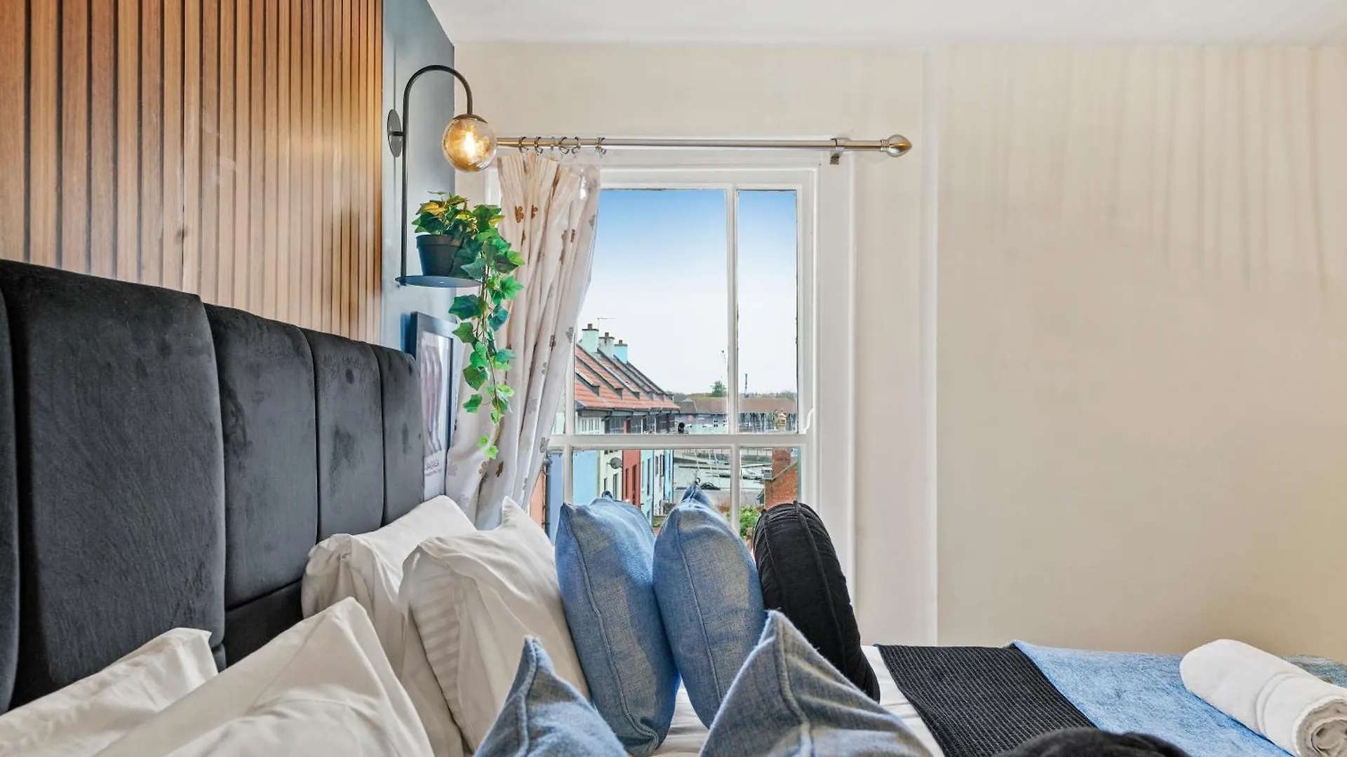 The Penthouse On Bristols Iconic Harbourside Apartment
