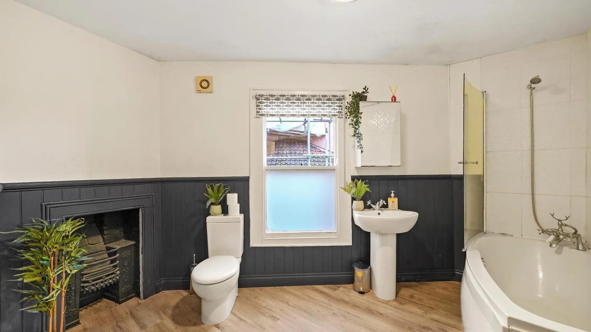 The Penthouse On Bristols Iconic Harbourside Apartment